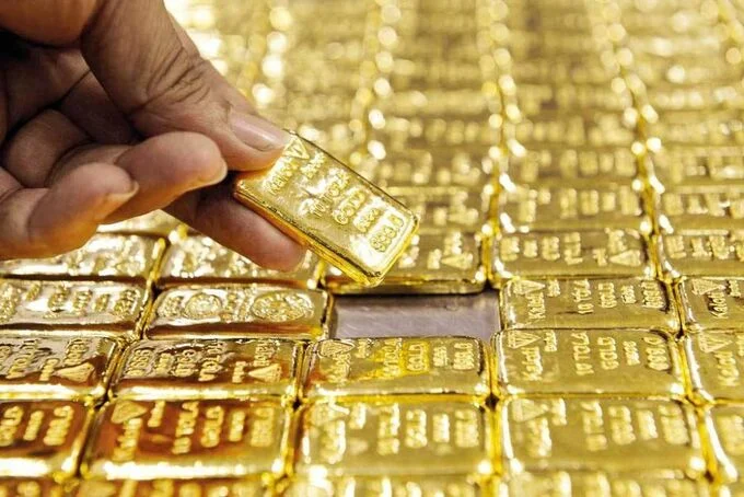 Giá vàng đồng loạt giảm mạnh sau phiên lập đỉnh