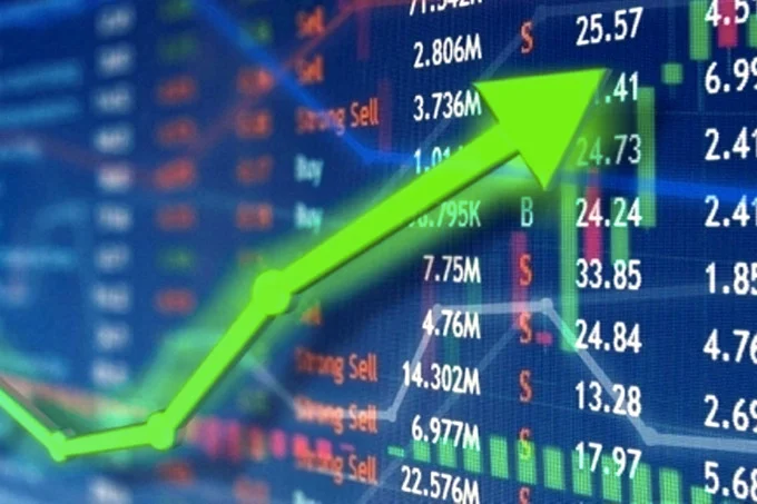 Cổ phiếu ngân hàng hút tiền, VN-Index tăng hơn 3 điểm